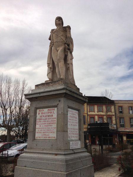 statue du Gl dHaupoul Castres
